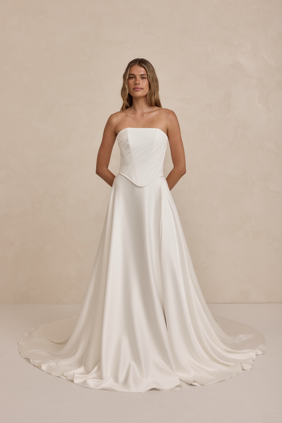 robe de mariée Made with Love disponible chez Melody Nelson à Erpent, Namur, Belgique
