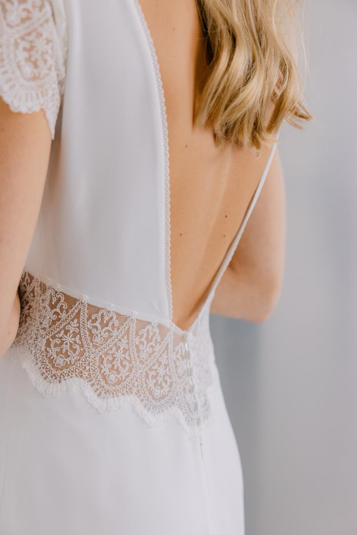 robe de mariée Rembo Styling disponible chez Melody Nelson à Erpent, Namur, Belgique