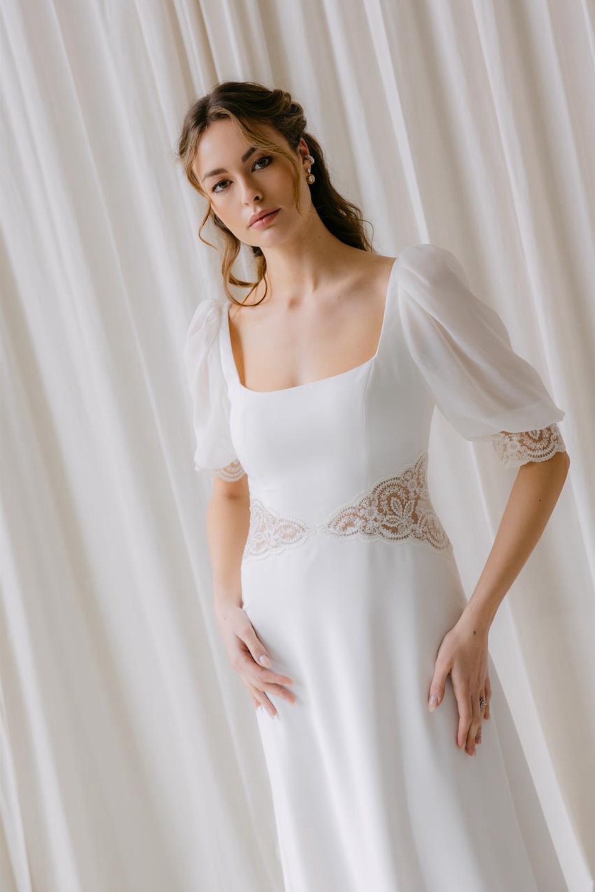 robe de mariée Rembo Styling disponible chez Melody Nelson à Erpent, Namur, Belgique